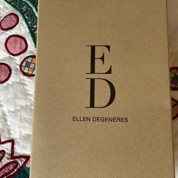 New With Box Ellen Degeneres Love Flats Shoes Slip Ons Red Girls Size 4.5 - Picture 2 of 6